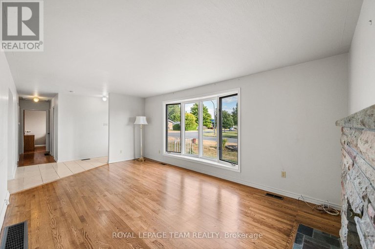 28790209/5-spring-garden-avenue/meadowlandscrestview/ottawa/ontario/K2G3B1_8
