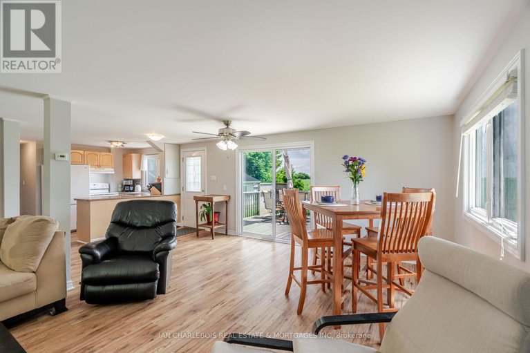 28596144/5616-akins-road-nw/btwn-franktown-rd-fallowfield-rd/ottawa/ontario/K2S1B8_8