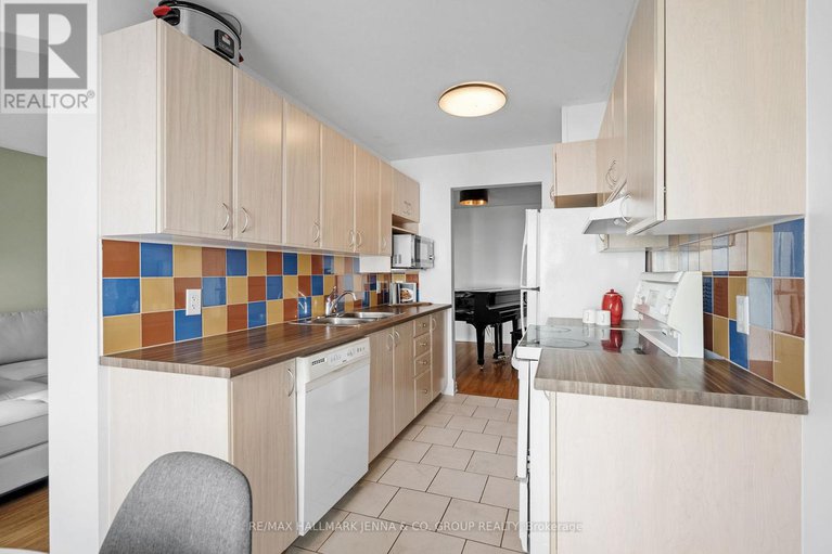 28318968/277-catamount-court/emerald-meadowstrailwest/ottawa/ontario/K2M0A9_15
