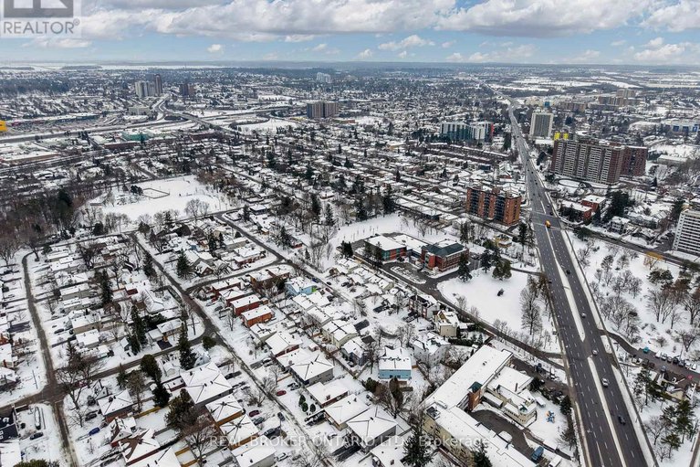 29255403/851-rob-roy-avenue/queensway-terrace-north/ottawa/ontario/K2B8S6_32