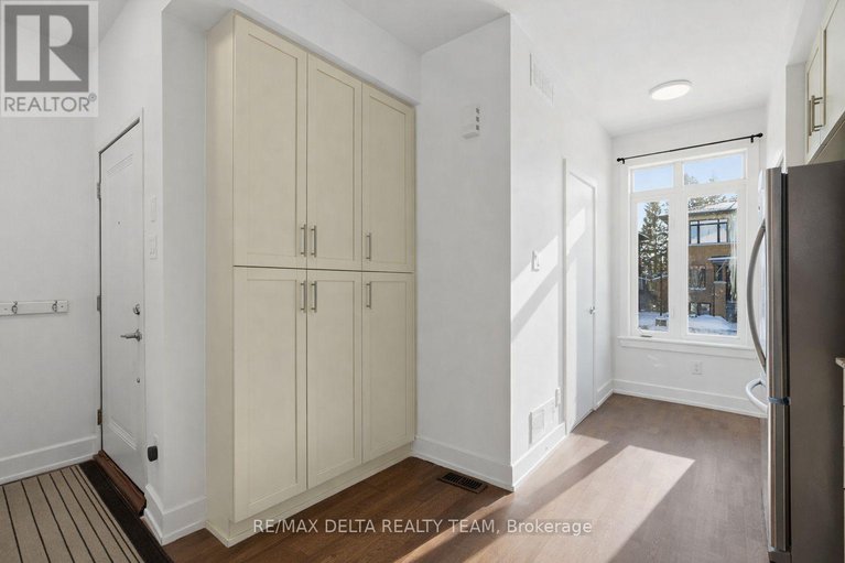 29301547/6-33-bergeron-private/chapel-hill/ottawa/ontario/K1C0C2_5