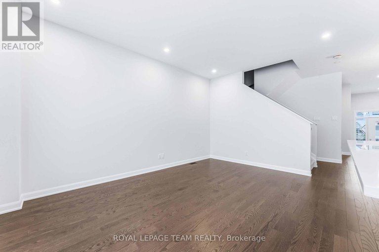 28486435/742-fairline-row/emerald-meadowstrailwest/ottawa/ontario/K2V0V7_12