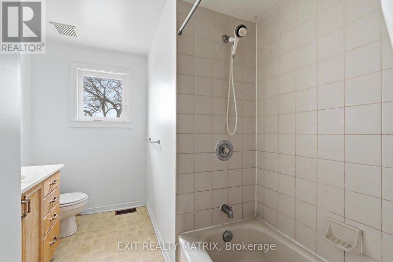 29458726/17-1838-summerfields-crescent/chapel-hill/ottawa/ontario/K1C7B7_21