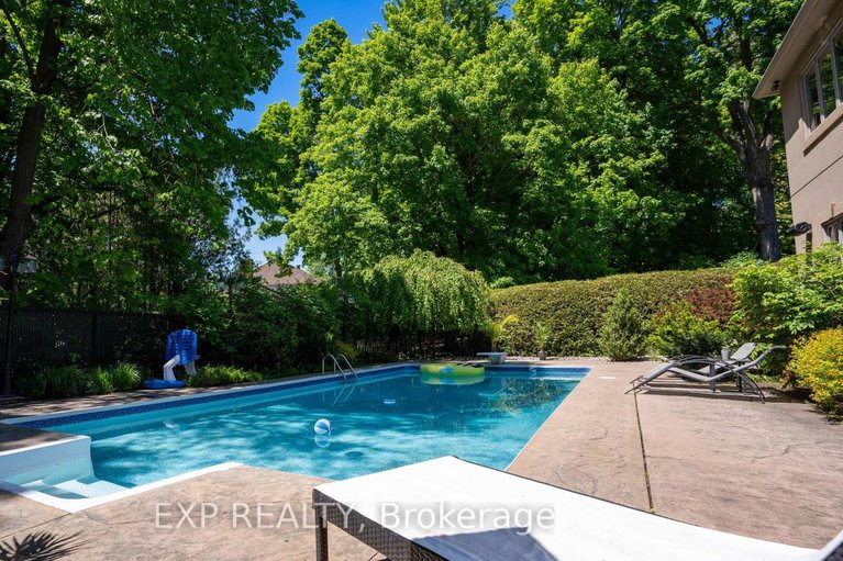 28293980/17-chesswood-court/pineglencountry-place/ottawa/ontario/K2E7E3_40