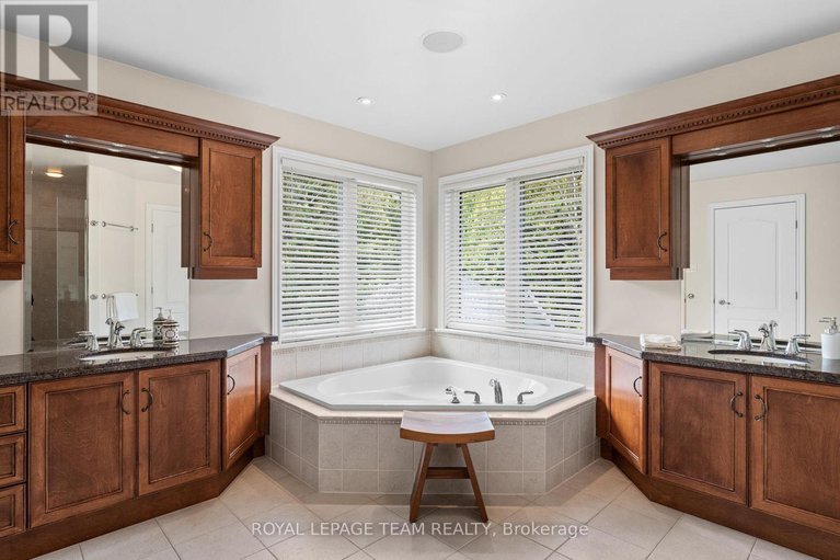 28313084/6005-earlscourt-crescent/manotick-east-to-manotick-station/ottawa/ontario/K4M1K2_20