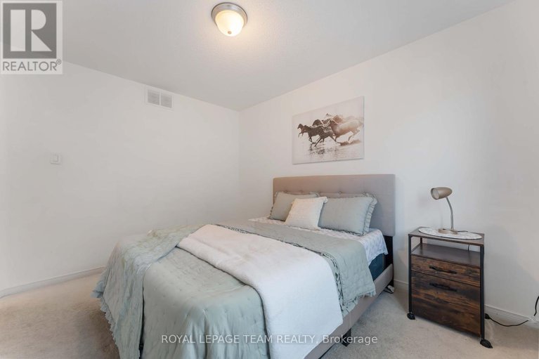 28929396/359-melodie-street/mer-bleuebradley-estatesanderson-park/ottawa/ontario/K1W0L8_33