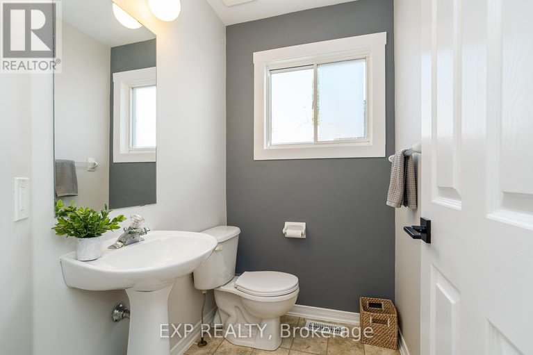 28872307/66-newcastle-avenue/morgans-grantsouth-march/ottawa/ontario/K2K3B5_13