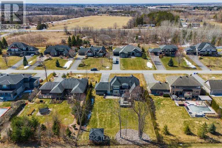 28933926/213-cabrelle-place-e/manotick-village-manotick-estates/ottawa/ontario/K4M0A9_42