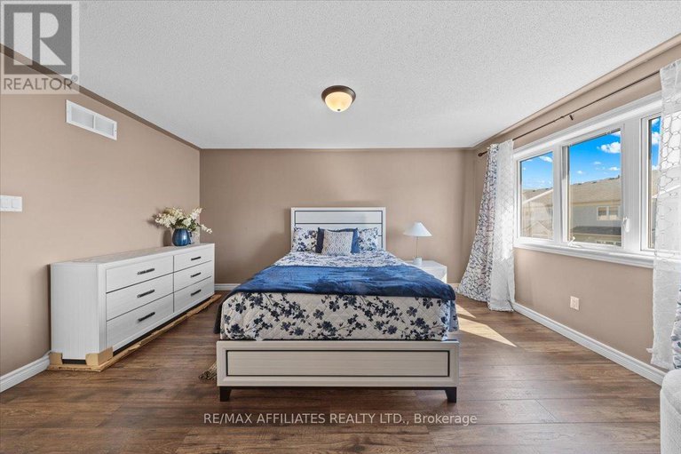 28378372/119-silvermoon-crescent/avalon-east/ottawa/ontario/K4A0P5_24