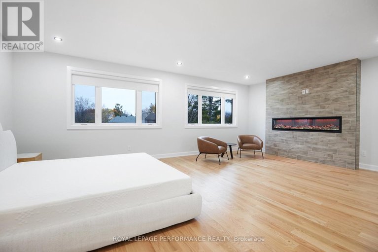 29317173/1709-fisher-ave-avenue/carleton-heights/ottawa/ontario/K2C1X9_29