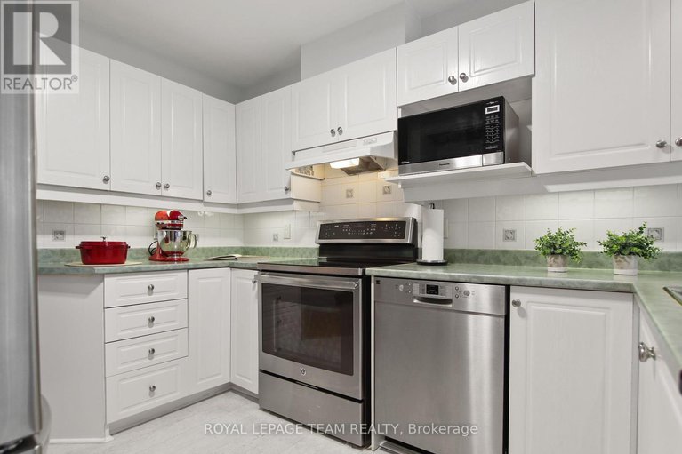 28726721/46-kettleby-street/beaverbrook/ottawa/ontario/K2K3C4_17