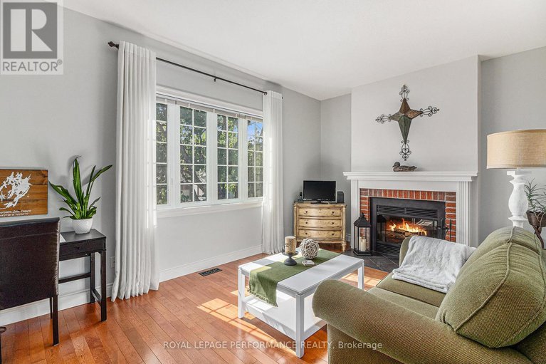28727243/887-bideford-street/fallingbrookridgemount/ottawa/ontario/K4A2C4_23