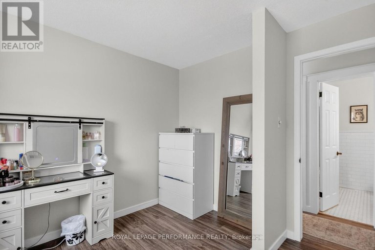 29573555/107-dunlop-crescent/village-of-russell/russell/ontario/K4R1B3_34