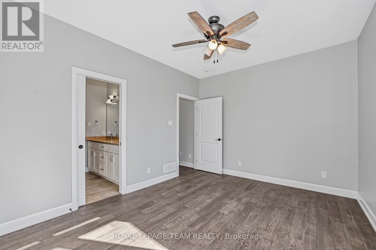 28774424/2500-kearns-way/osgoode-twp-north-of-reg-rd-6/ottawa/ontario/K4P1R9_23