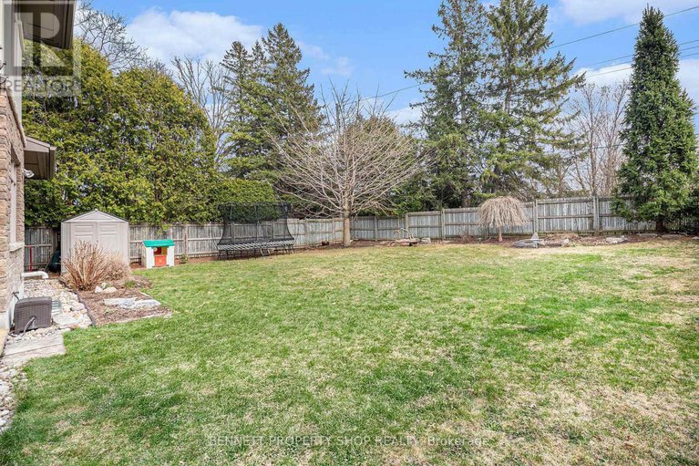 28239402/1934-lenester-avenue/mckellar-heightsglabar-park/ottawa/ontario/K2A1J9_34