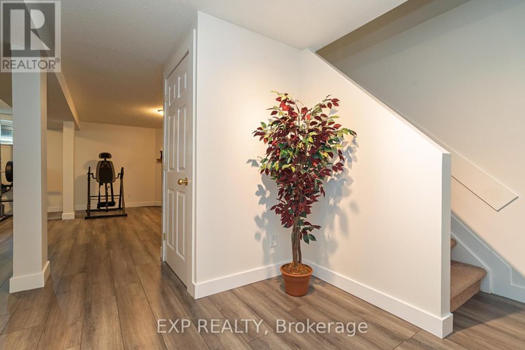 28394255/1091-rocky-harbour-crescent/riverside-southgloucester-glen/ottawa/ontario/K1V1V4_35