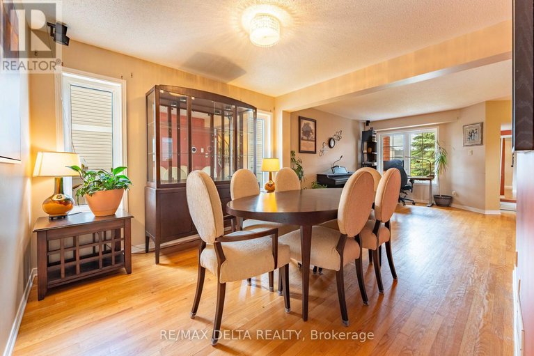 28540257/1610-duplante-avenue/fallingbrookpineridge/ottawa/ontario/K4A4A2_11