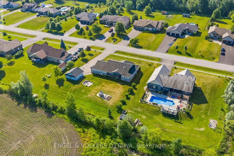 28348542/5567-lombardy-drive/osgoode/ottawa/ontario/K0A2W0_44