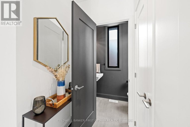 29377970/524-edison-avenue/mckellarhighland/ottawa/ontario/K2A1V1_19