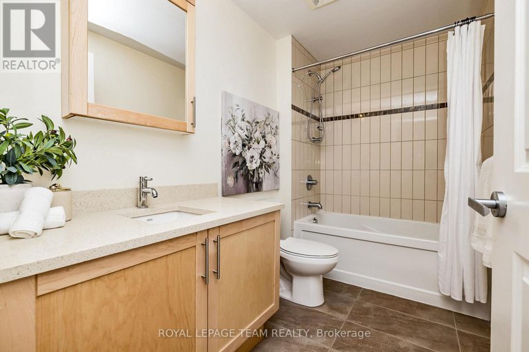 28341978/1809-242-rideau-street/sandy-hill/ottawa/ontario/K1N0B7_21