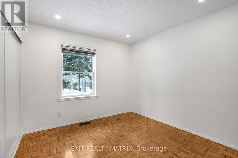 29164784/1261-golf-road/east-hawkesbury-twp/east-hawkesbury/ontario/K6A2R2_19