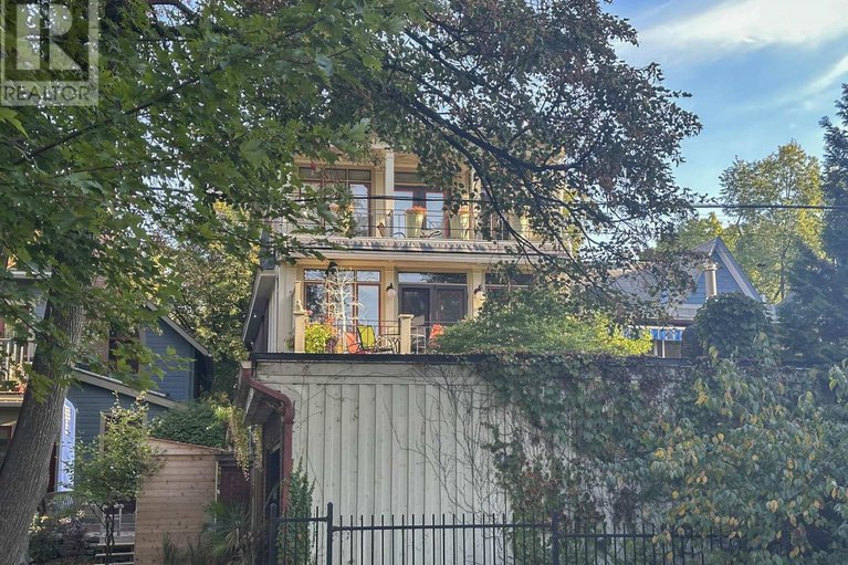 28985007/105-stanley-avenue/new-edinburgh/ottawa/ontario/K1M1N8_3
