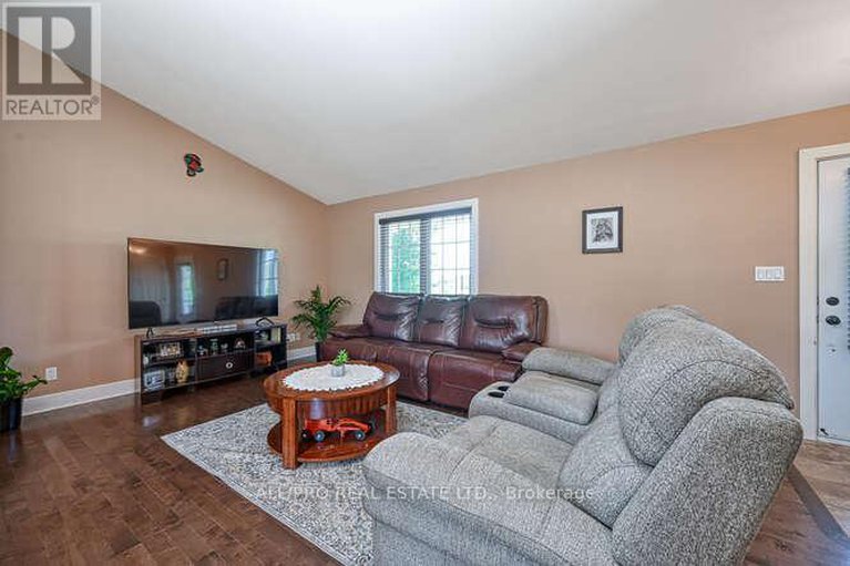 28596832/831-bolton-road/north-grenville-twp-kemptville-south/north-grenville/ontario/K0G1N0_5