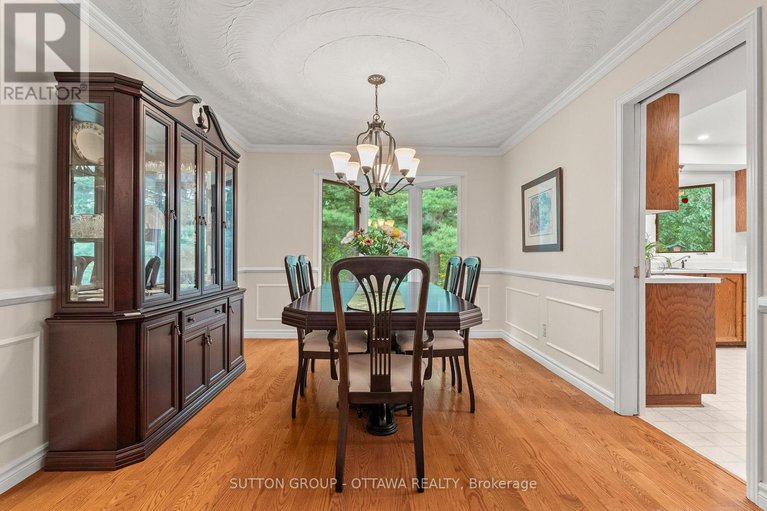28824766/9-sundance-court/sheahan-estatestrend-village/ottawa/ontario/K2H8T4_12