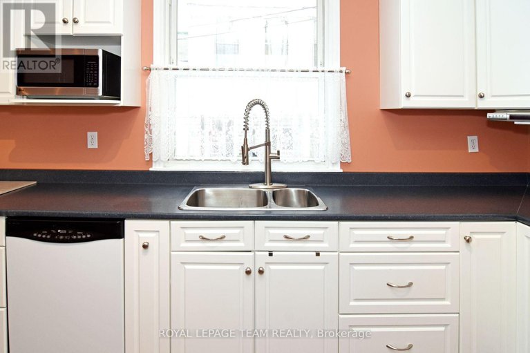 28731469/235-cambridge-street-n/west-centre-town/ottawa/ontario/K1R7B5_15
