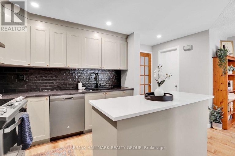 29627314/88-homestead-street/borden-farmstewart-farmcarleton-heightsparkwood-hills/ottawa/ontario/K2E7N6_15