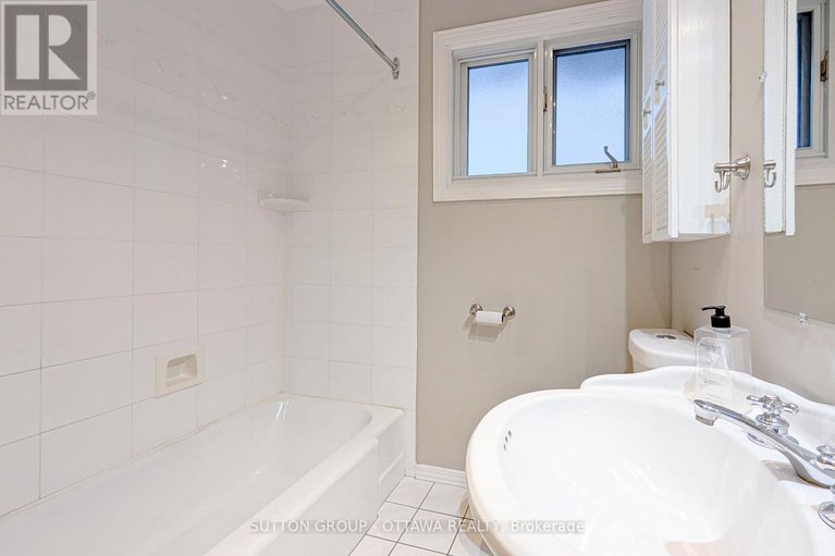 28861066/866-claude-street/castle-heightsrideau-high/ottawa/ontario/K1K2S6_19