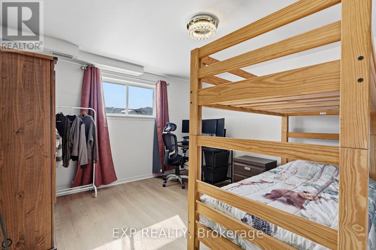 29432608/584-holmes-street/winchester/north-dundas/ontario/K0C2K0_20