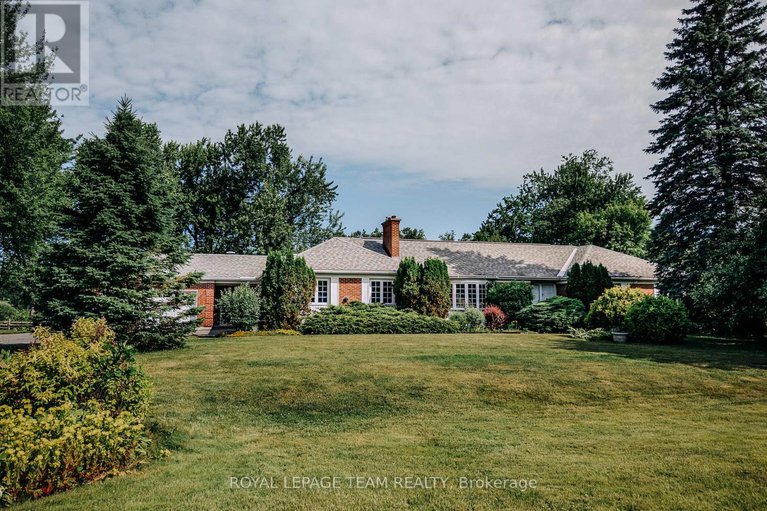 28527432/1231-fairway-drive/manotick-south-to-roger-stevens/ottawa/ontario/K4M1B3_2
