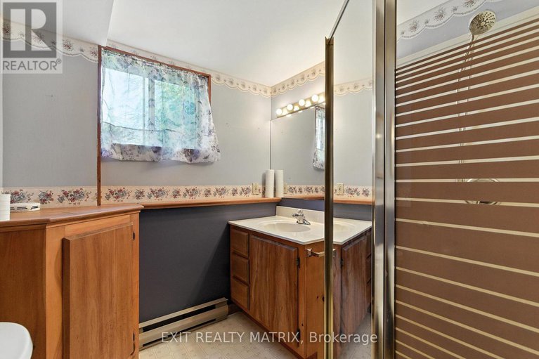 28718772/26-farmers-avenue/vankleek-hill/champlain/ontario/K0B1R0_27