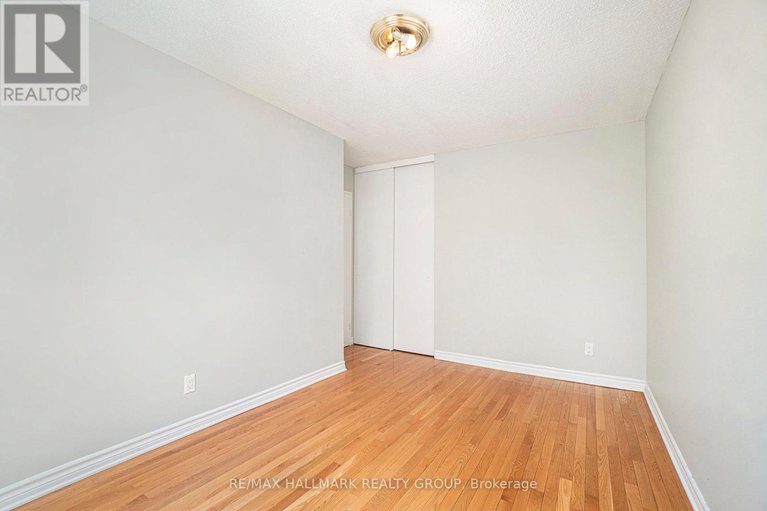 28410250/54-corley-private/heron-gateindustrial-park/ottawa/ontario/K1V8T7_18