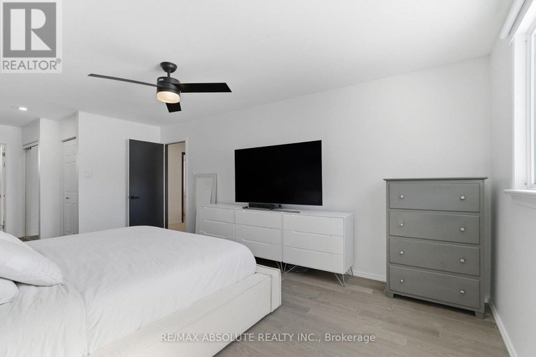 29407947/13-weatherwood-crescent/pineglencountry-place/ottawa/ontario/K2E7C5_30