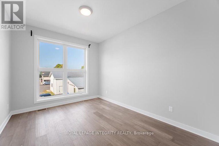 29214070/b-875-contour-street/mer-bleuebradley-estatesanderson-park/ottawa/ontario/K1W0G6_26