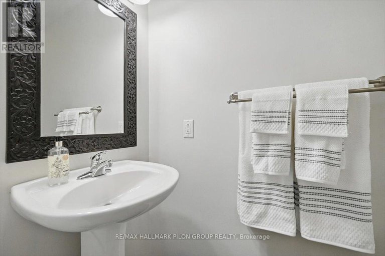 28576783/11-great-oak-private/riverview-park/ottawa/ontario/K1G6P7_11