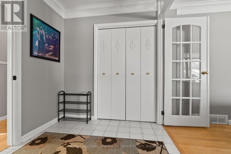 29393824/866-claude-street/castle-heightsrideau-high/ottawa/ontario/K1K2S6_4