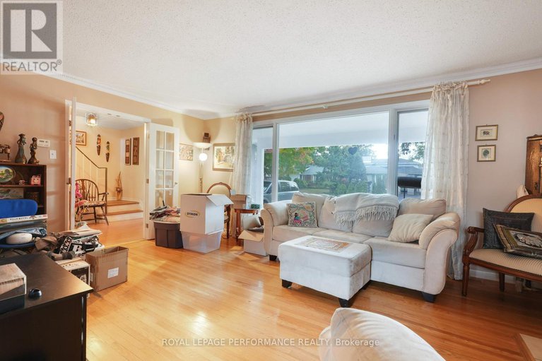 28967261/1273-anoka-street/ridgemont/ottawa/ontario/K1V6C3_5