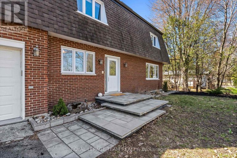 29662384/1081-boucher-crescent/manotick-south-to-roger-stevens/ottawa/ontario/K4M1B3_3