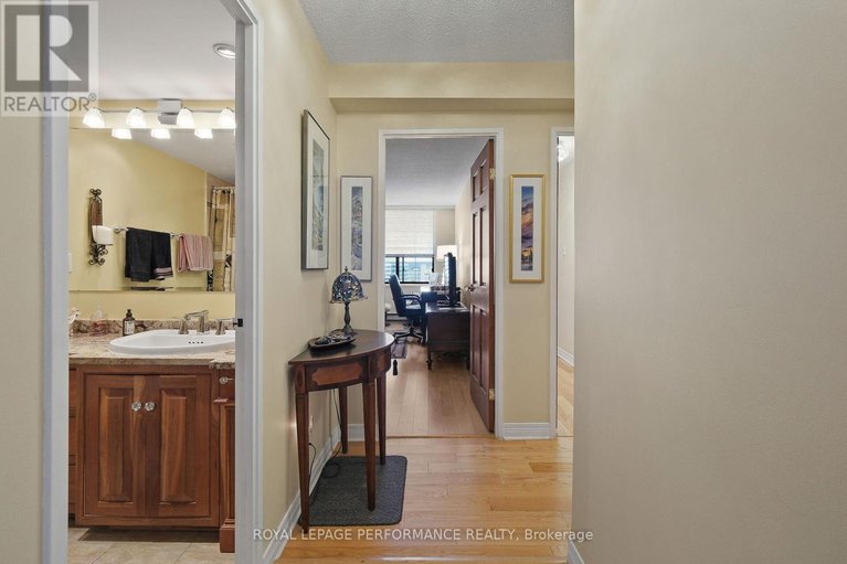 29666803/1003-71-somerset-street-w/ottawa-centregolden-triangle/ottawa/ontario/K2P2G2_10