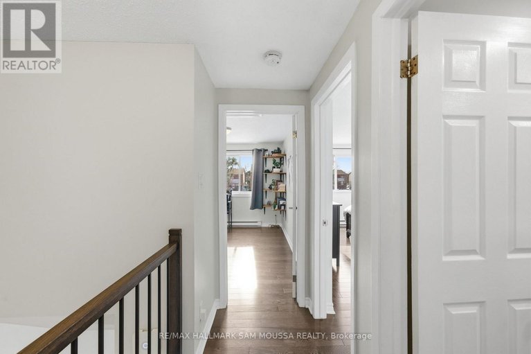 29571968/b-25-woodvale-green/craig-henrywoodvale/ottawa/ontario/K2G4H3_27