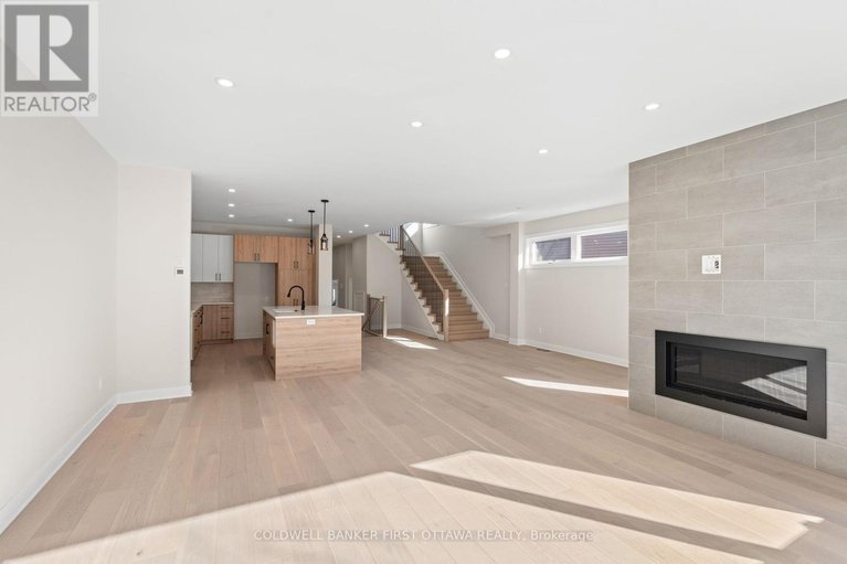28450244/279-enclave-walk/mer-bleuebradley-estatesanderson-park/ottawa/ontario/K1W0J5_21