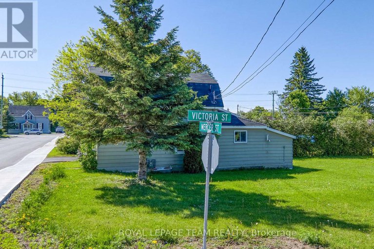 28435512/24-mercer-street/almonte/mississippi-mills/ontario/K0A1A0_5