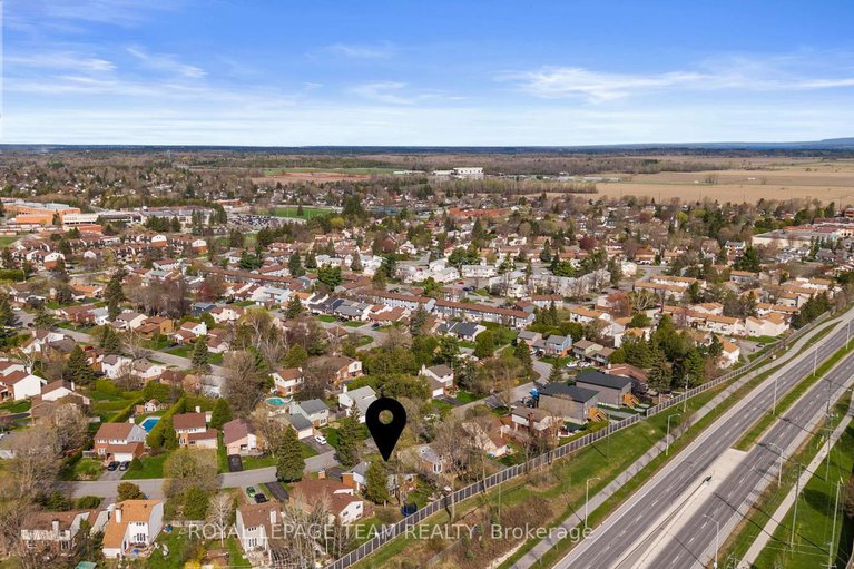 29124358/92-burnetts-grove-circle/pheasant-run/ottawa/ontario/K2J1N7_45