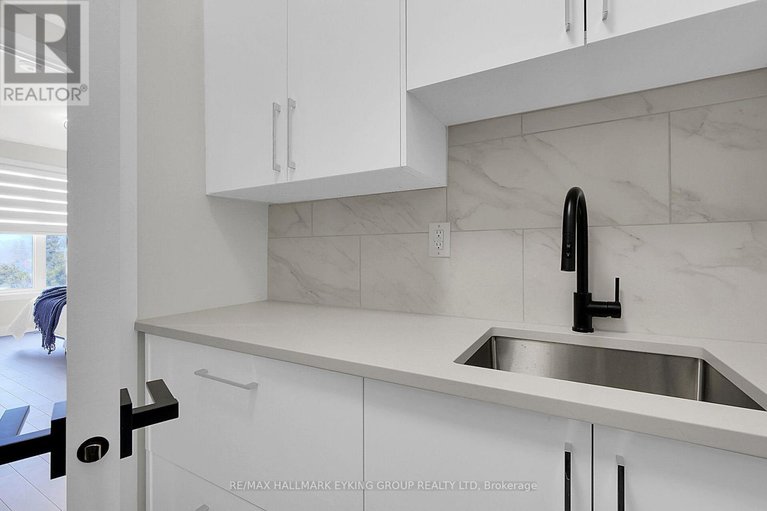 28550899/623-rowanwood-avenue/mckellarhighland/ottawa/ontario/K2A3E3_20