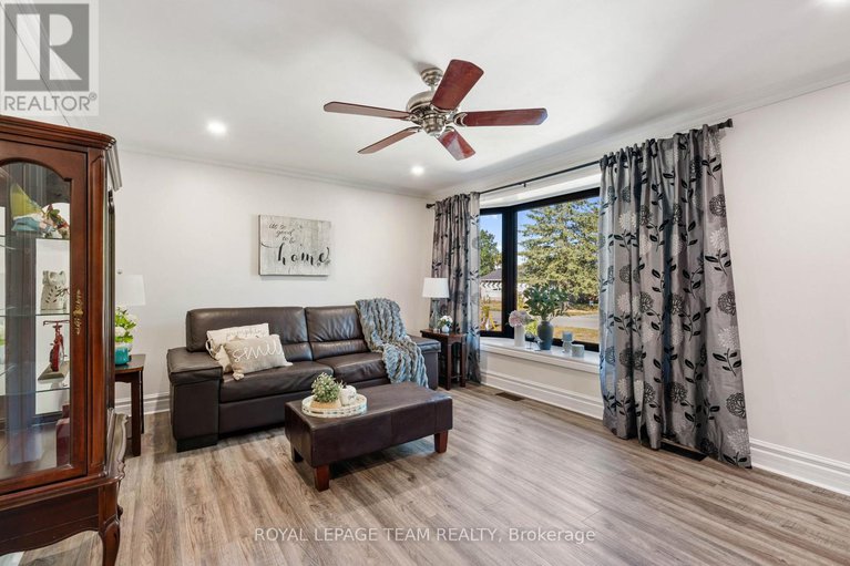28831346/565-dufferin-street-w/winchester/north-dundas/ontario/K0C2K0_15