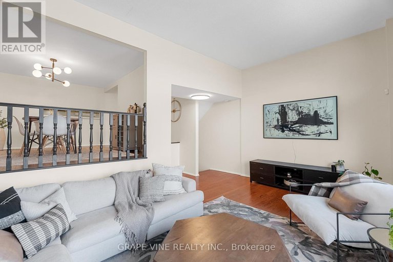 28257393/29-655-richmond-road/woodroffe/ottawa/ontario/K2A3Y3_12