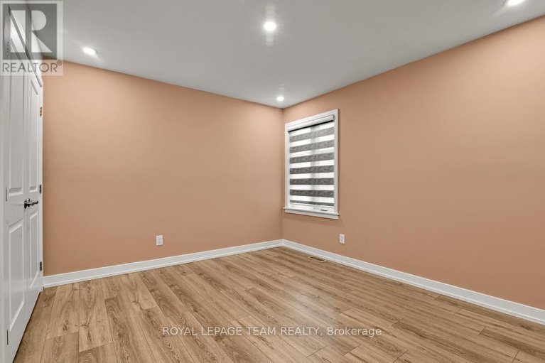 29469522/912-duxbury-lane/riverside-southgloucester-glen/ottawa/ontario/K4M0M2_17